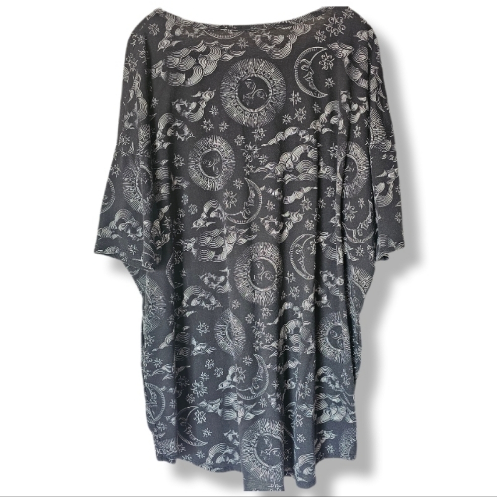 LulaRoe Irma Top Sz 3X Celestial Sun Moon Stars Plus Size Witchy Whimsigoth - Picture 3 of 7